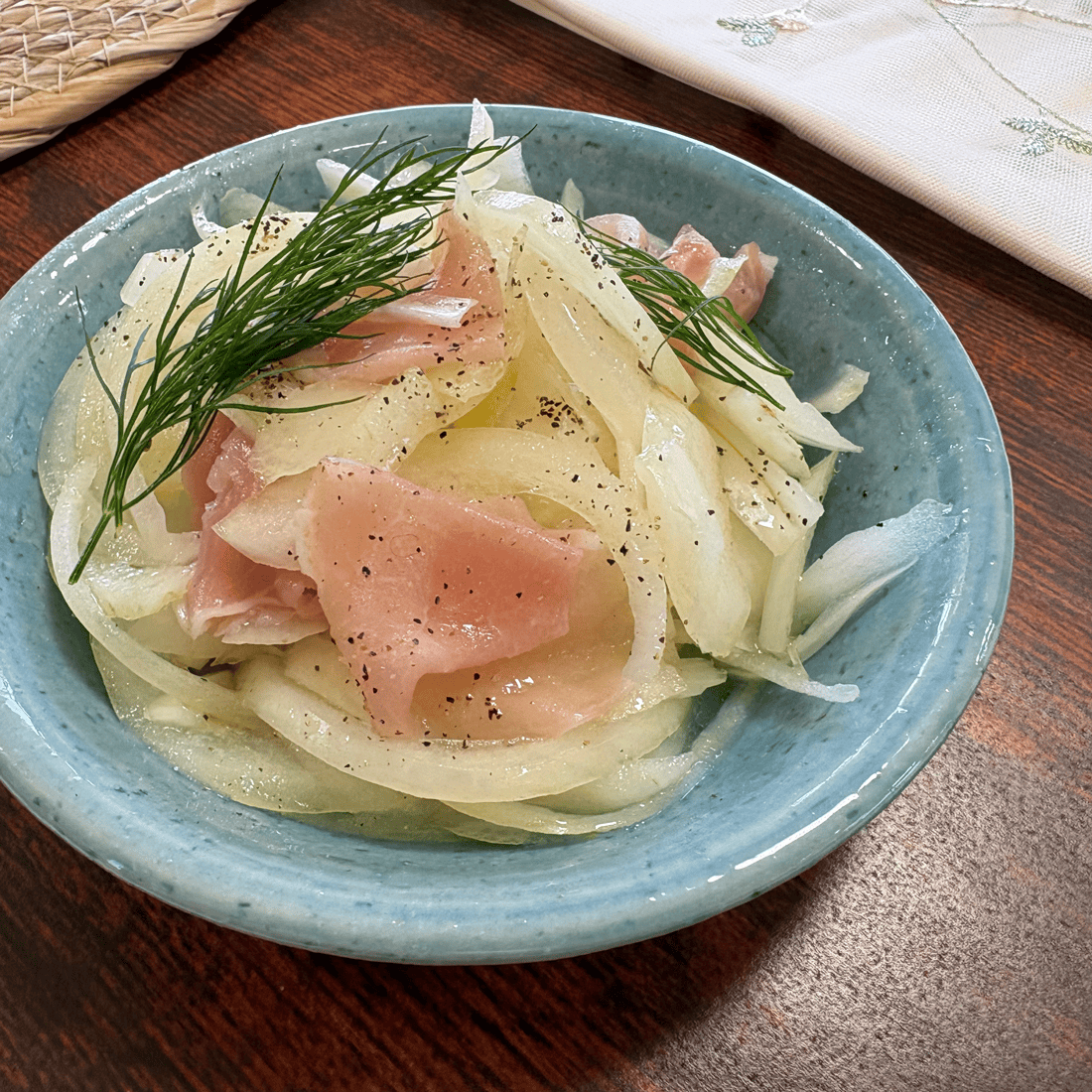 玉ねぎと生ハムのマリネ