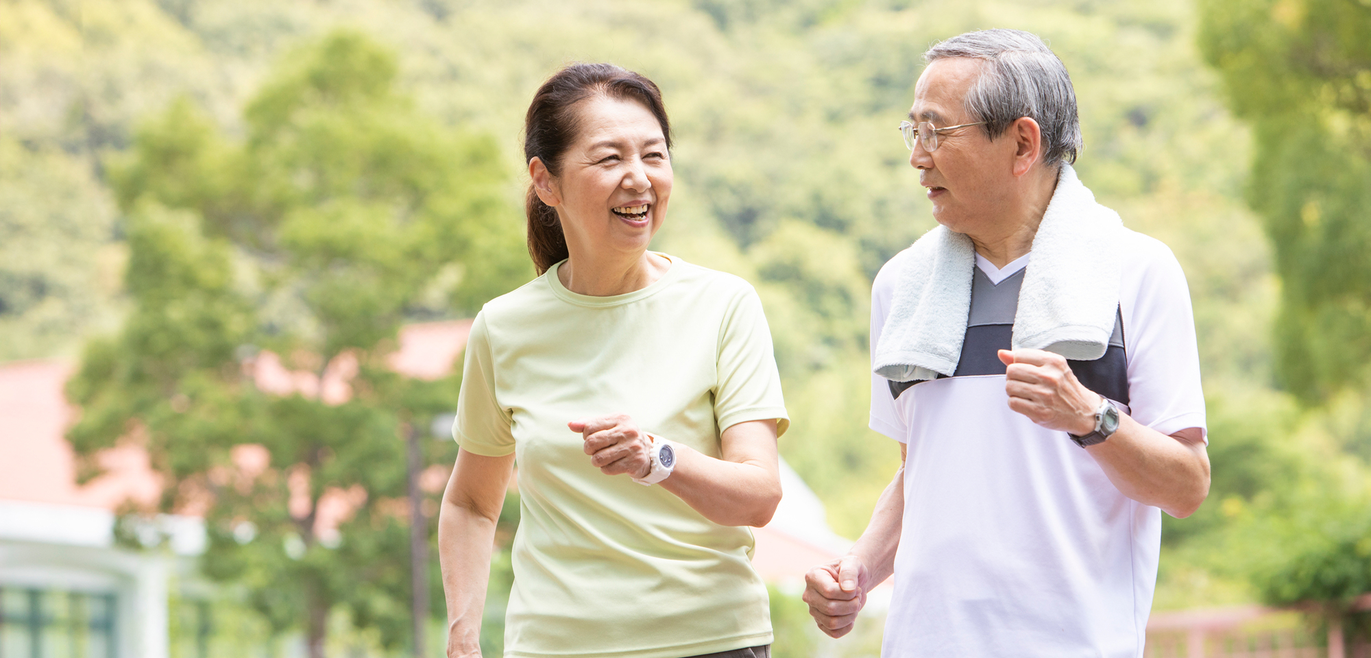 運動する老夫婦