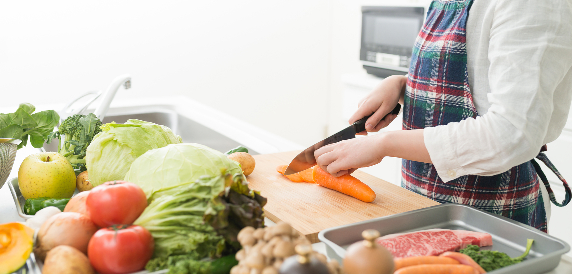 キッチンでの料理風景